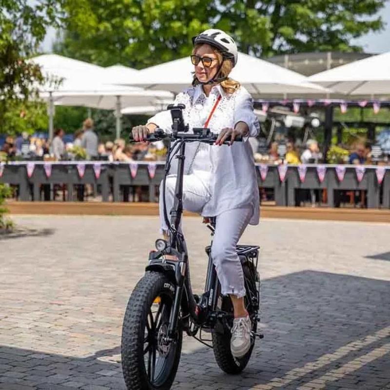 HYGGE VESTER STEP FOLDING FAT-TYRE ELECTRIC BIKE - 250W, 80KM RANGE, SHIMANO 7-SPEED