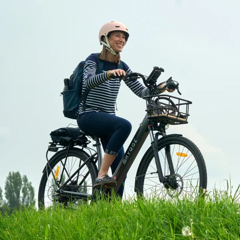 HYGGE AARHUS STEP CITY ELECTRIC BIKE - 250W, 80KM RANGE, SHIMANO 8-SPEED, GRAPHITE GREY - Charge & Glide