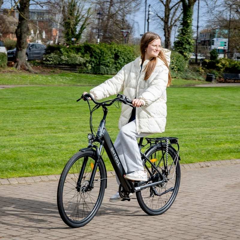 HYGGE AARHUS STEP CITY ELECTRIC BIKE - 250W, 80KM RANGE, SHIMANO 8-SPEED, GRAPHITE GREY - Charge & Glide